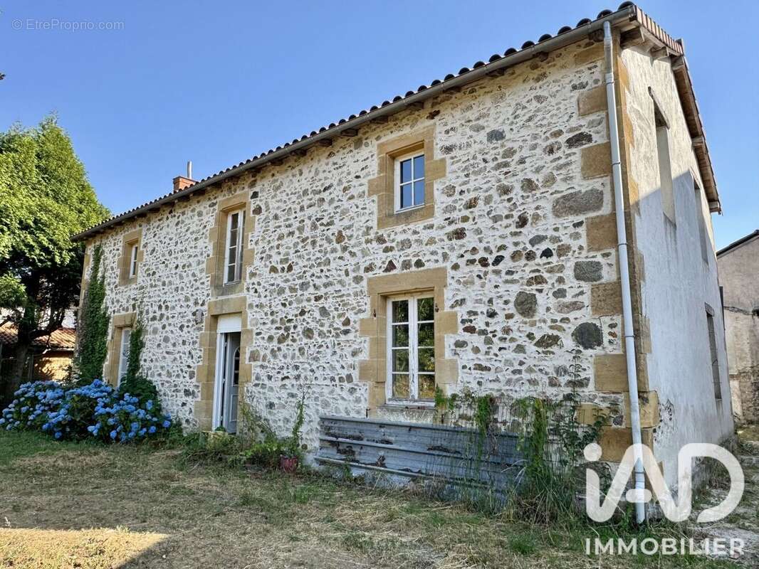 Maison 204 m² à Saint-Maurice-Des-Lions  - photo 3