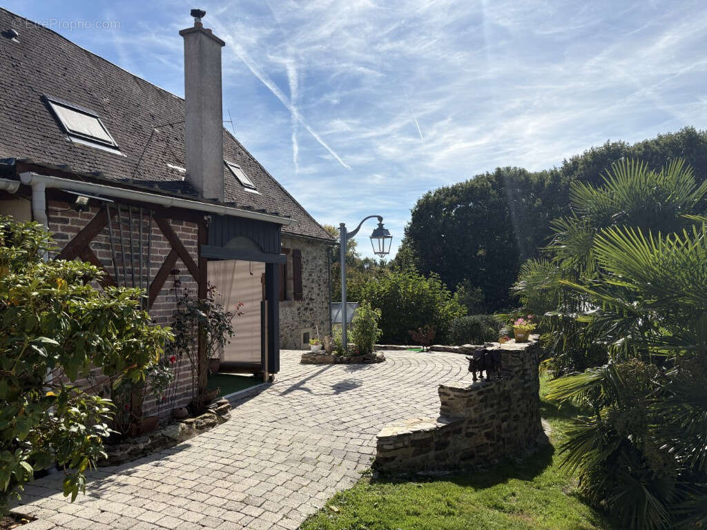 Maison à ARNAC-POMPADOUR