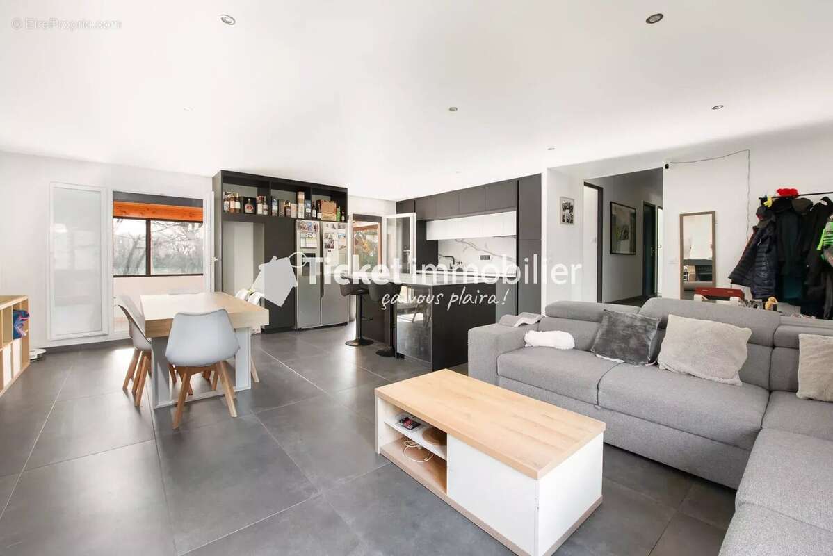 Maison à SAINT-JORY