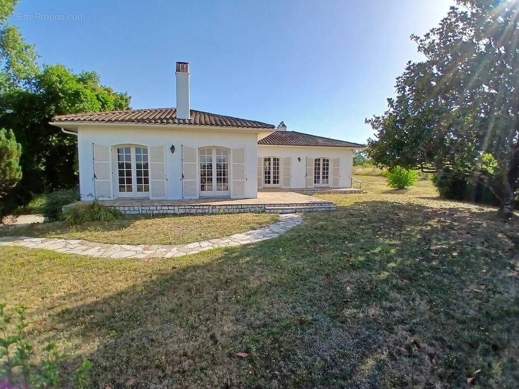 Maison à MONTGUYON