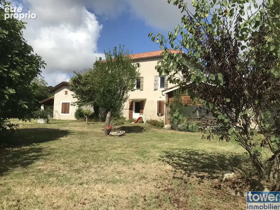 Superbe corps de ferme sur 1 hectare avec gite indépendant à rénover, séchoir à tabac et nombreuses dépendance - photo 2