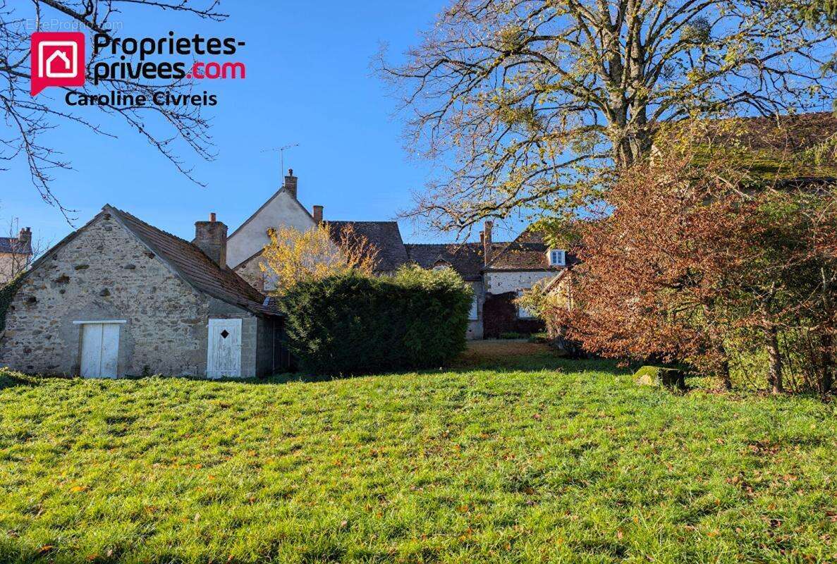 Propriété : maison de maitre avec ferme attenante + 5 hectares de prés - photo 3