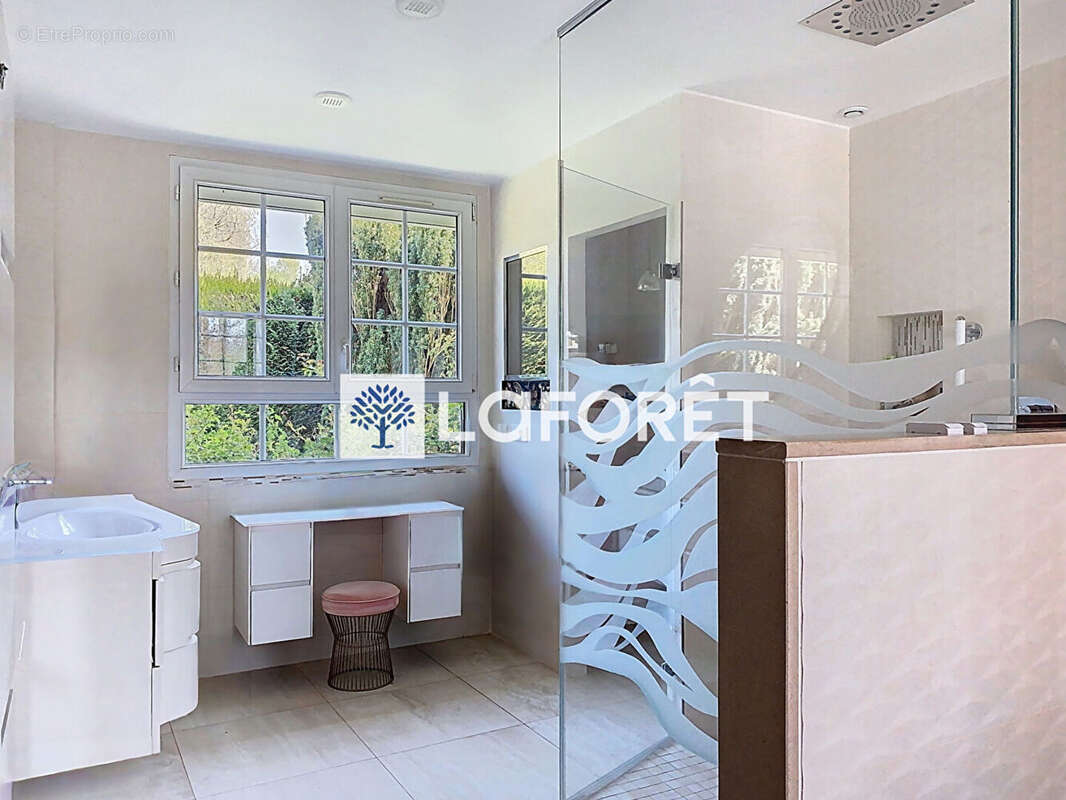 Maison à CRESPIERES