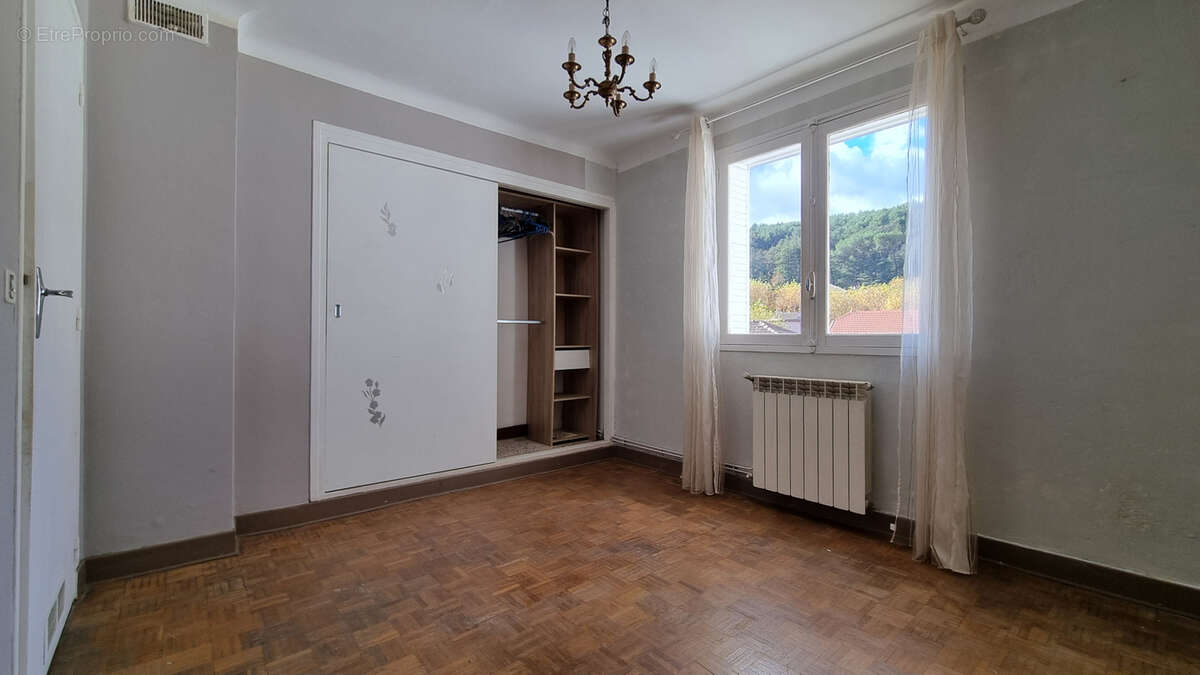 Appartement à LAMALOU-LES-BAINS