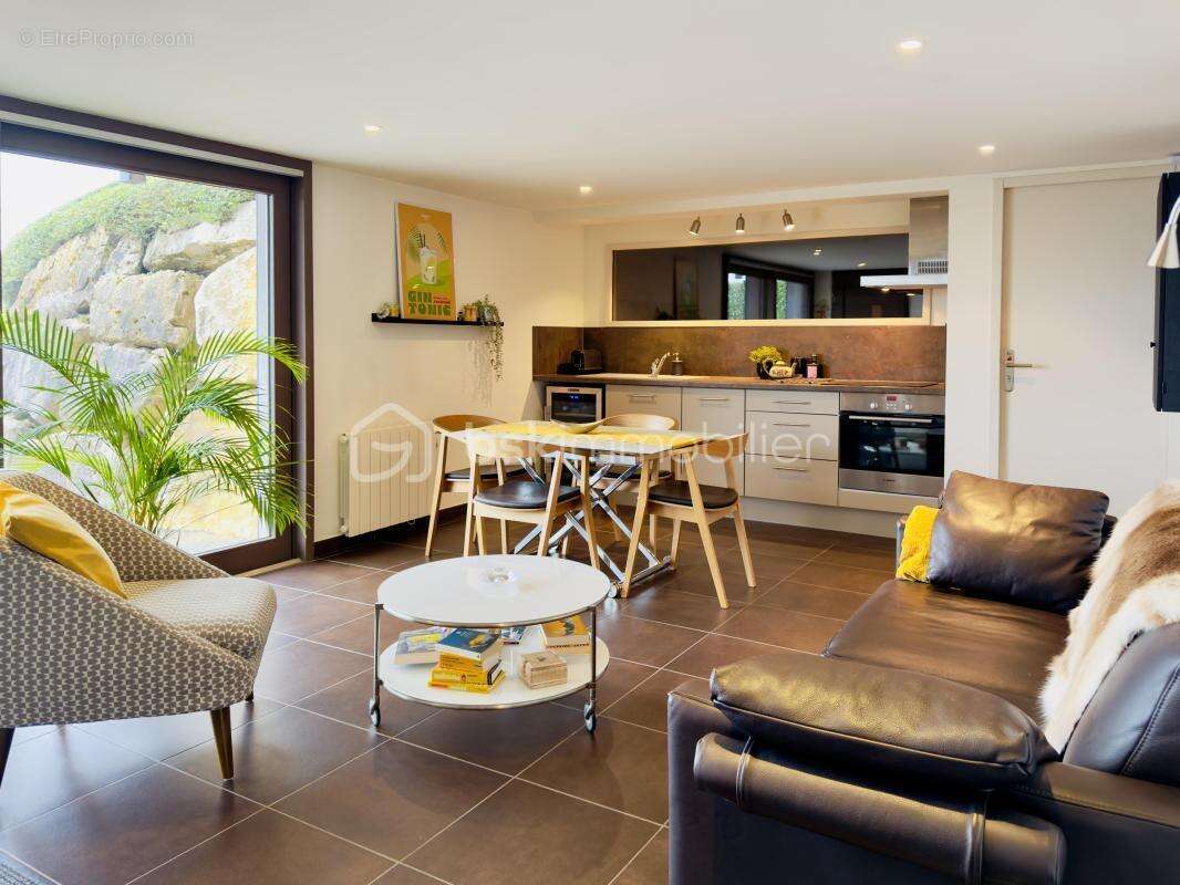 Maison à LA ROCHE-SUR-FORON