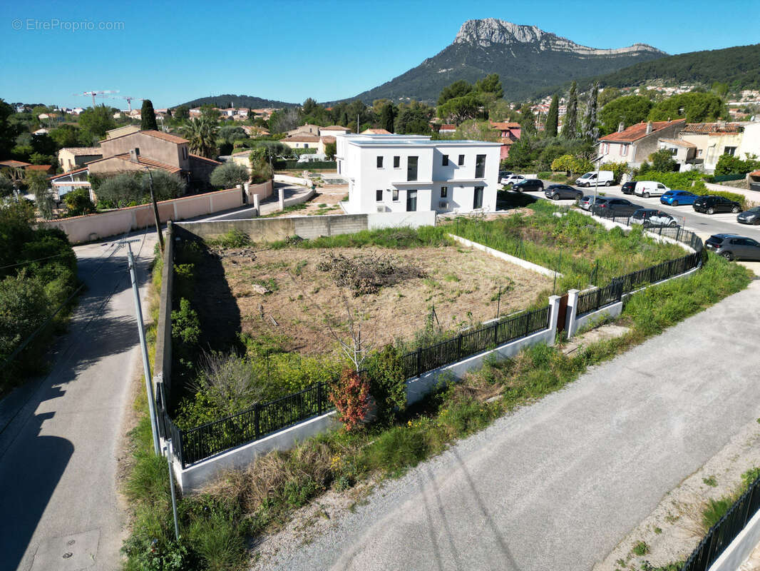 Terrain à LA FARLEDE