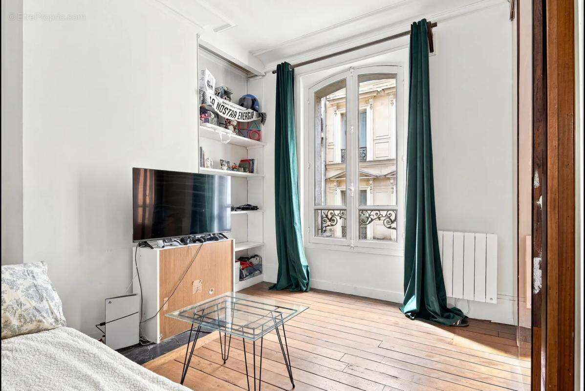 Triangle d'or du 10 eme : appartement familial à finir de rénover avec tout le charme de l'ancien - photo 9