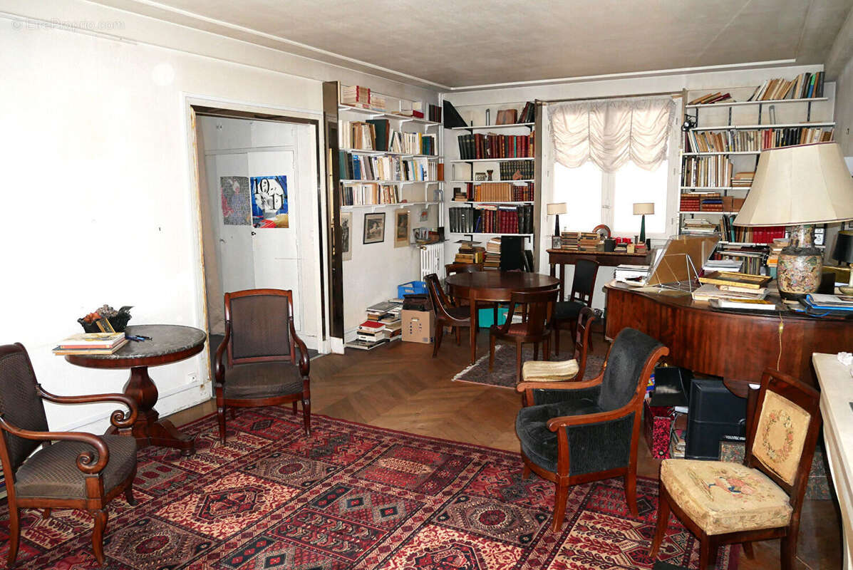 Appartement à PARIS-16E