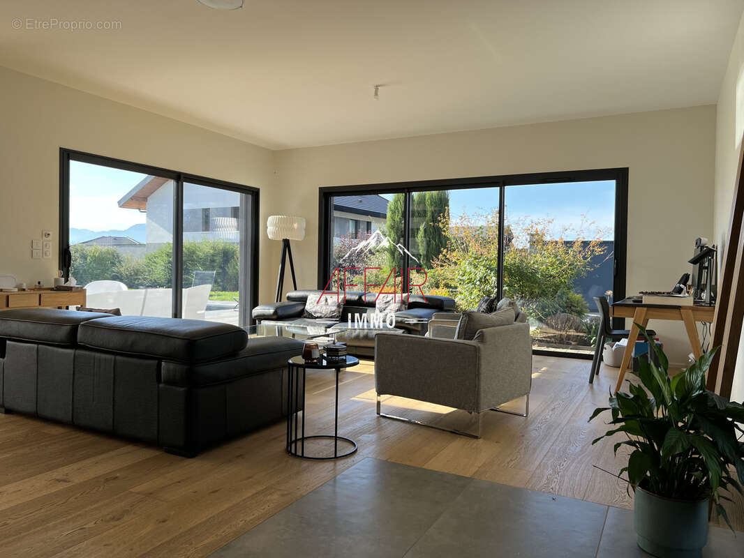 Maison à VETRAZ-MONTHOUX