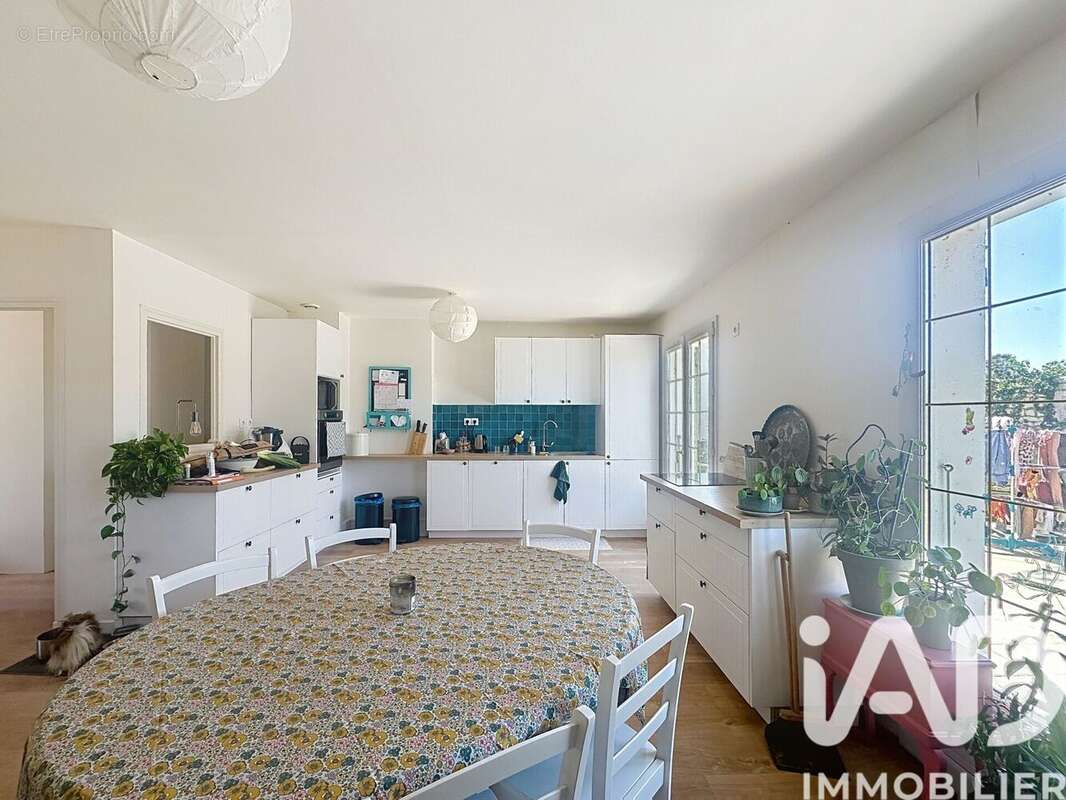 Photo 2 - Maison à VERINES