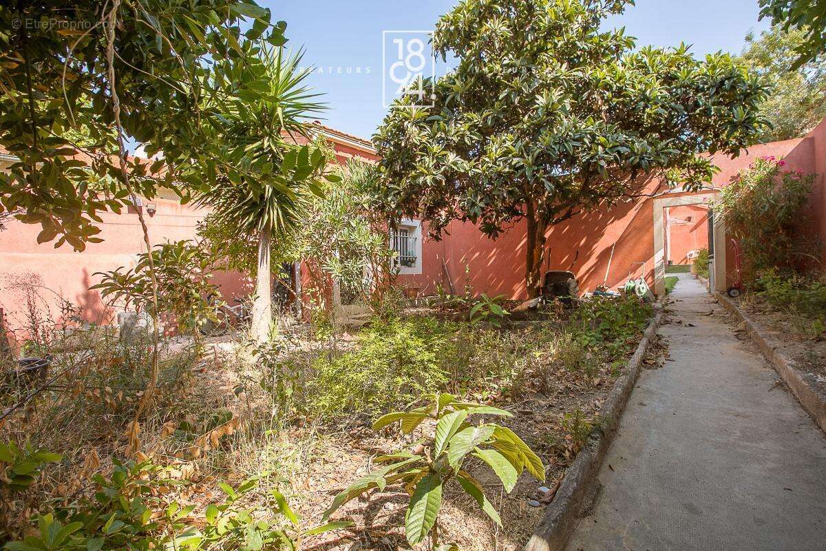 Maison 130 m2 t5 + dependance 32 m2 piscine terrain 665m2 au calme - photo 19