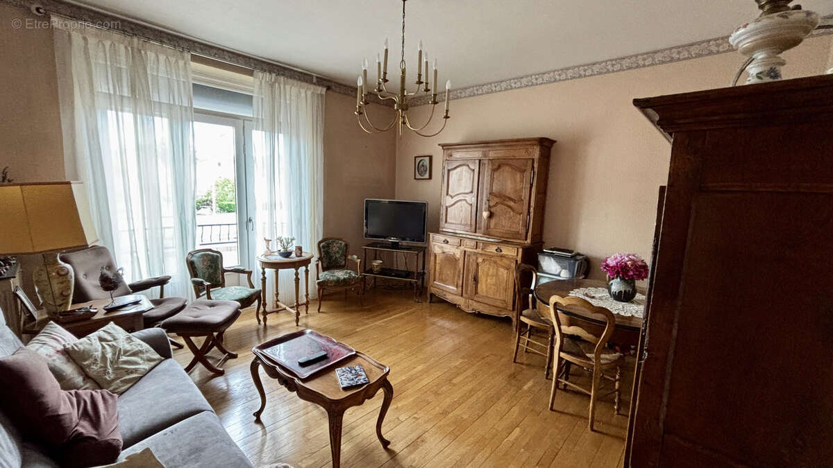 Maison à LES MARTRES-DE-VEYRE