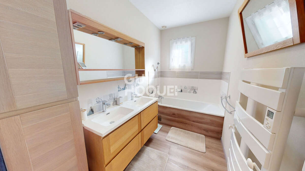 Maison à LA CHAPELLE-SUR-ERDRE