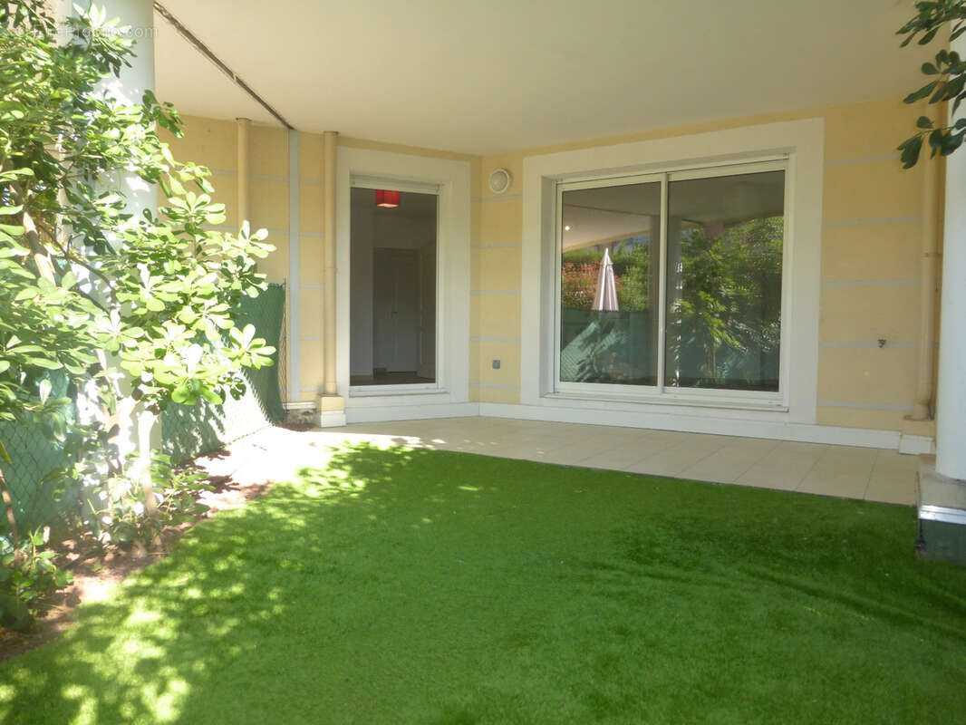 Appartement à MOUGINS