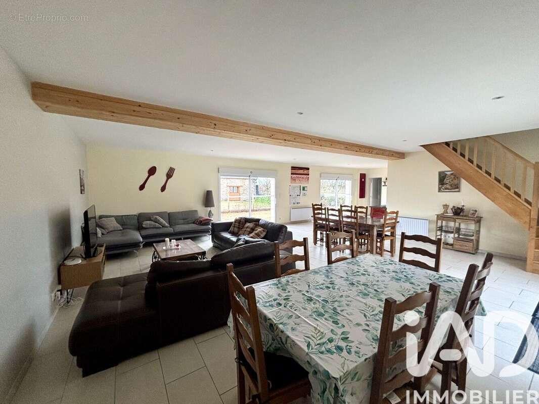 Maison 272 m² à Hommes  - photo 8