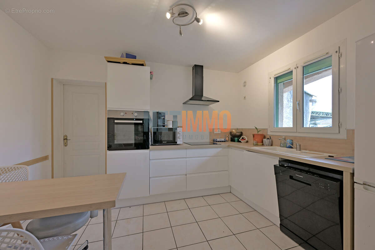 Maison à VESTRIC-ET-CANDIAC