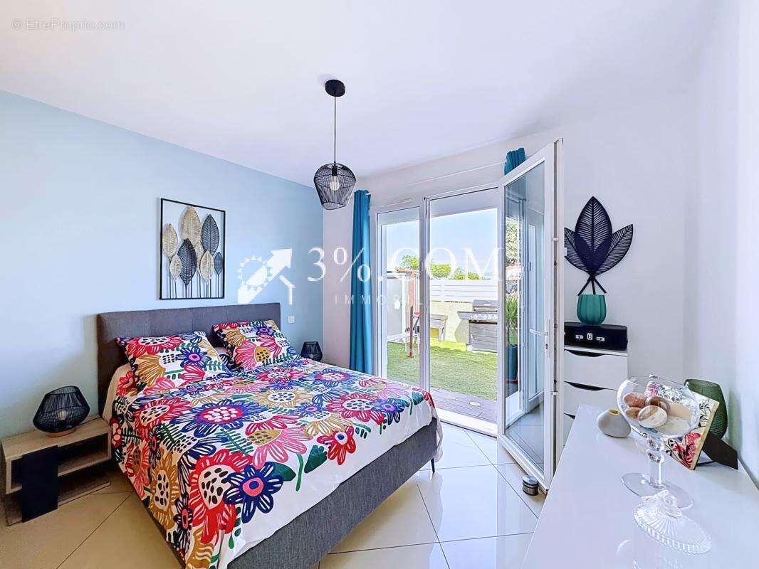 Maison de plain-pied avec piscine, jardin et vue dégagée sur - photo 23