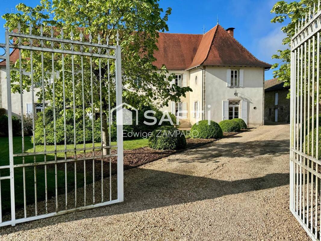 Photo 1 - Maison à LA CHAPELLE-MONTBRANDEIX