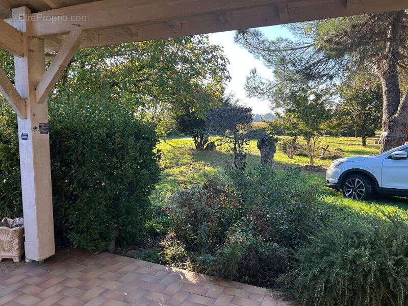 Maison à MOULIETS-ET-VILLEMARTIN