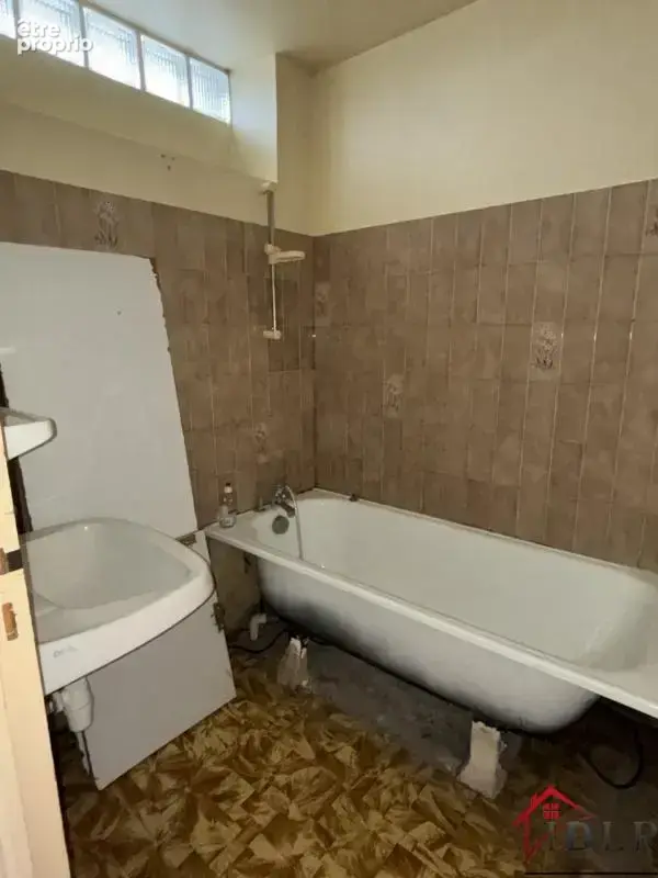 Immeuble d'habitation divisé en 3 logements à rénover - Idéa - photo 5
