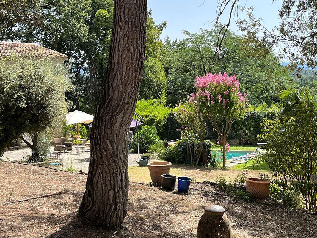 Mas avec piscine, 1 hectare de terrain et vue sur le village et proche commodités - photo 12
