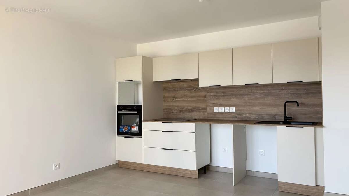 Appartement Type 3  Etat Neuf avec vue mer et port – Terrasse, parking, résidence sécurisée – Port-de-Bouc - photo 5