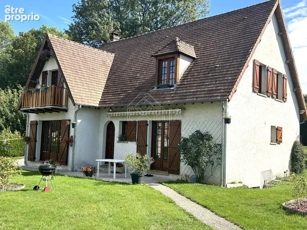 Maison T7 de 158 m² sur terrain plat de 1400 m² avec double garage et carport à Blaru - photo 2