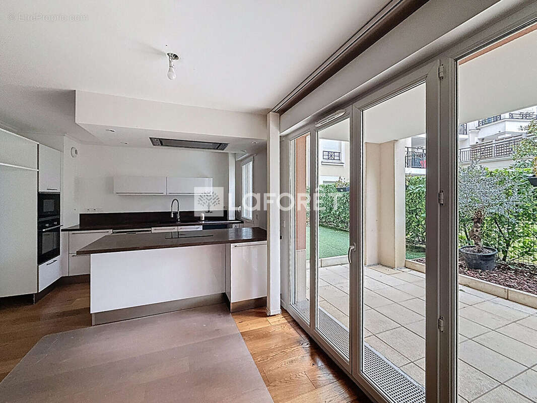 Appartement à LE PLESSIS-ROBINSON