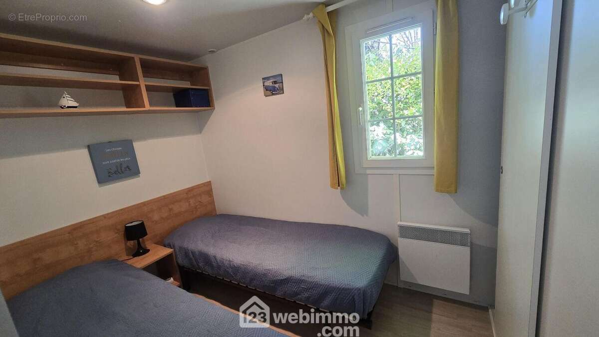 Chambre avec lits jumeaux et placard - Maison à TALMONT-SAINT-HILAIRE