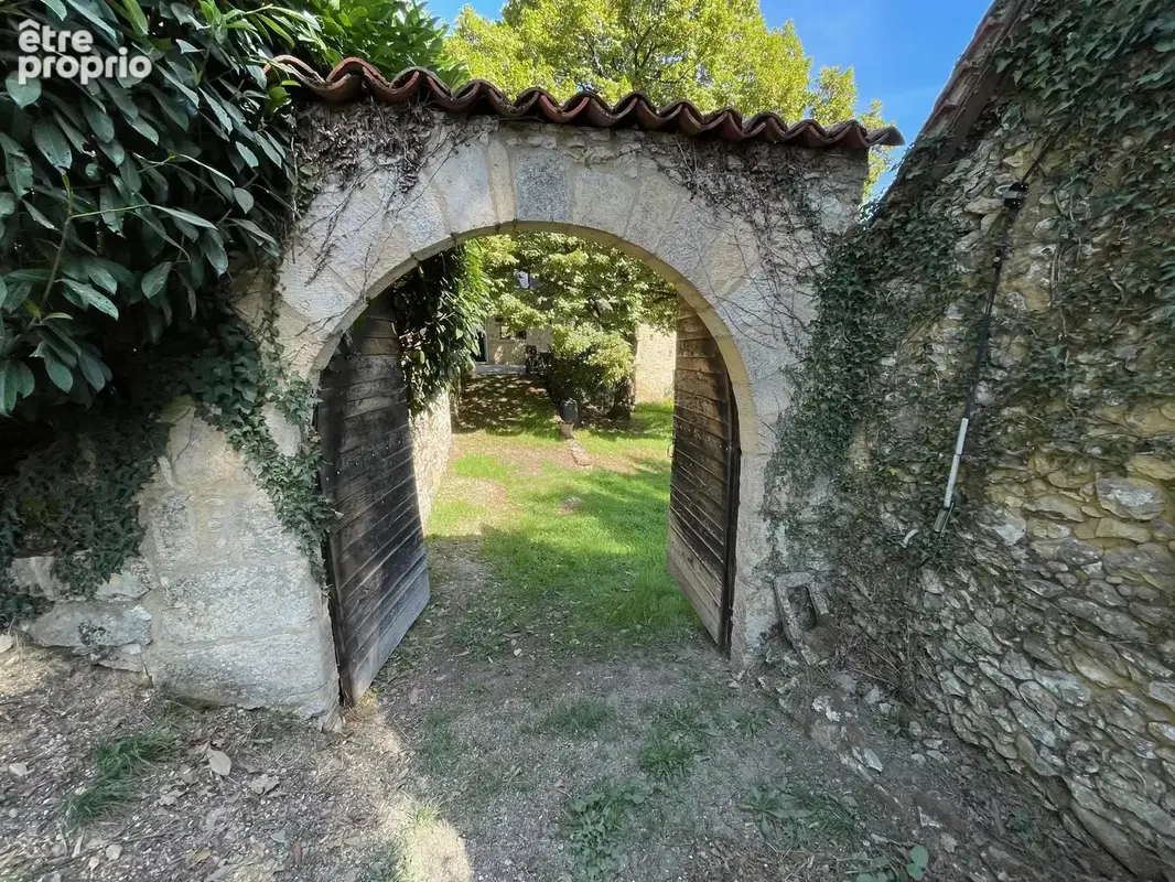 Charmante maison en pierre de 4 chambres avec grange et terrain - photo 13