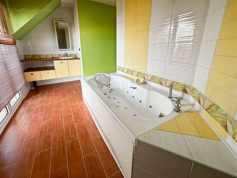 Maison à LE MESNIL-ESNARD