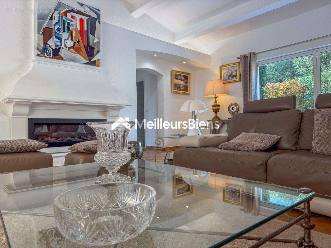 Maison à ROQUEBRUNE-SUR-ARGENS