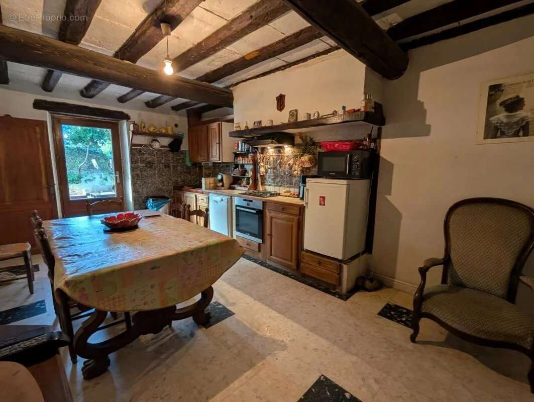 Maison à MEYNES