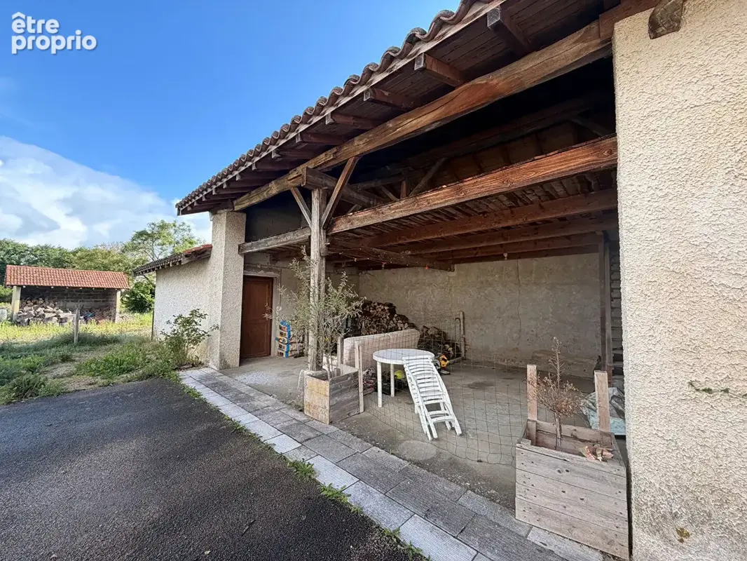 Nouveaute a 2 kms de sulignat...maison avec dependance sur 2800 m² terrain - photo 5