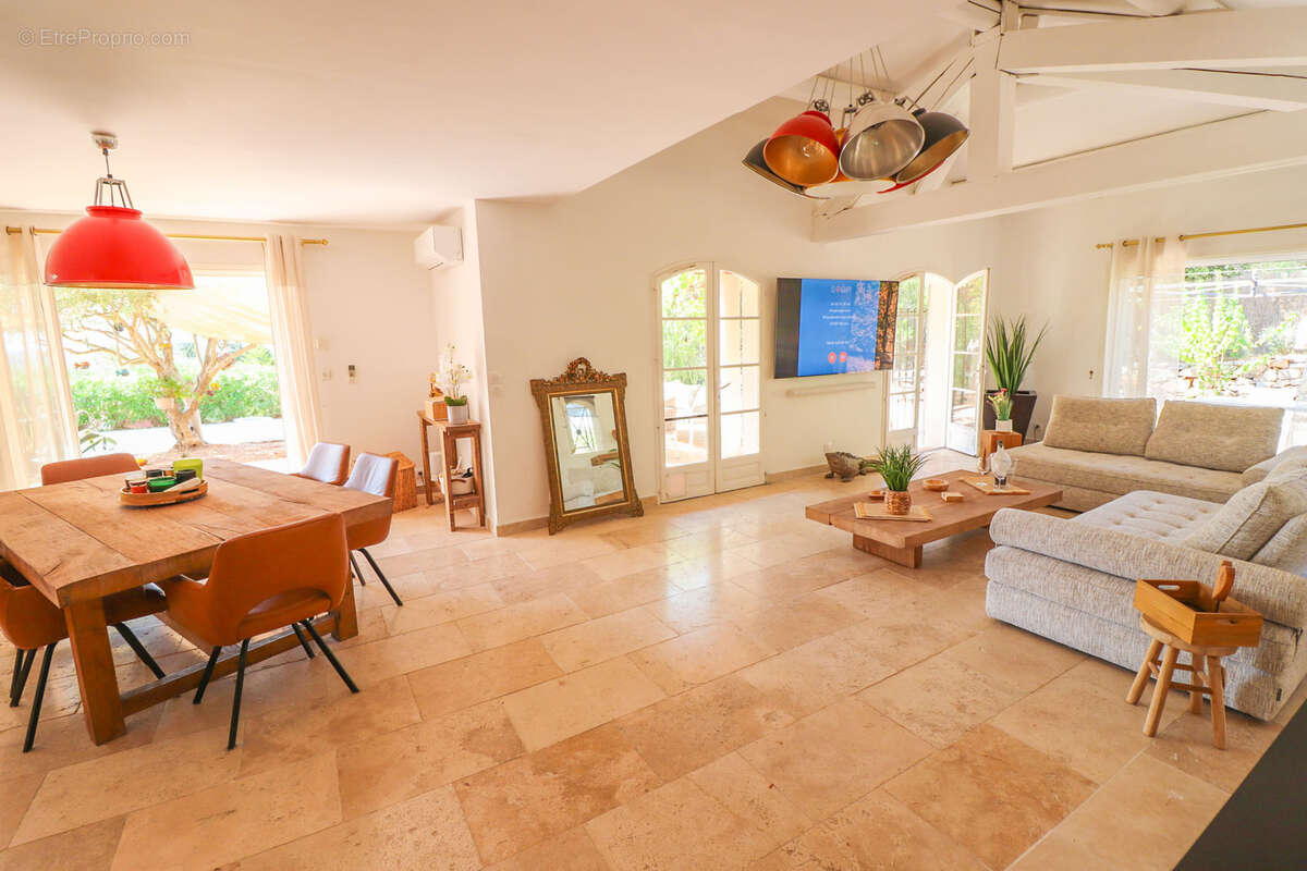 FLAYOSC PROPRIETE de 185M2 habitables avec 4 chambres, PISCINE sur plus de 4000m2 clos et paysagé - photo 11
