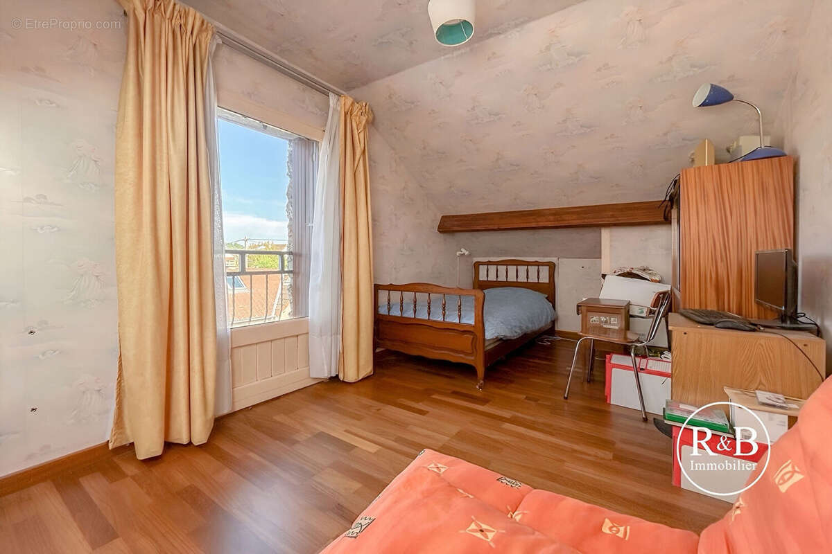 Maison à LES CLAYES-SOUS-BOIS