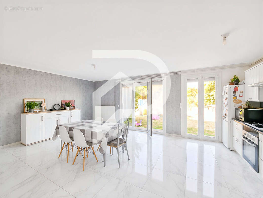 Maison Breteuil 6 pièce(s) 94 m2 - photo 2