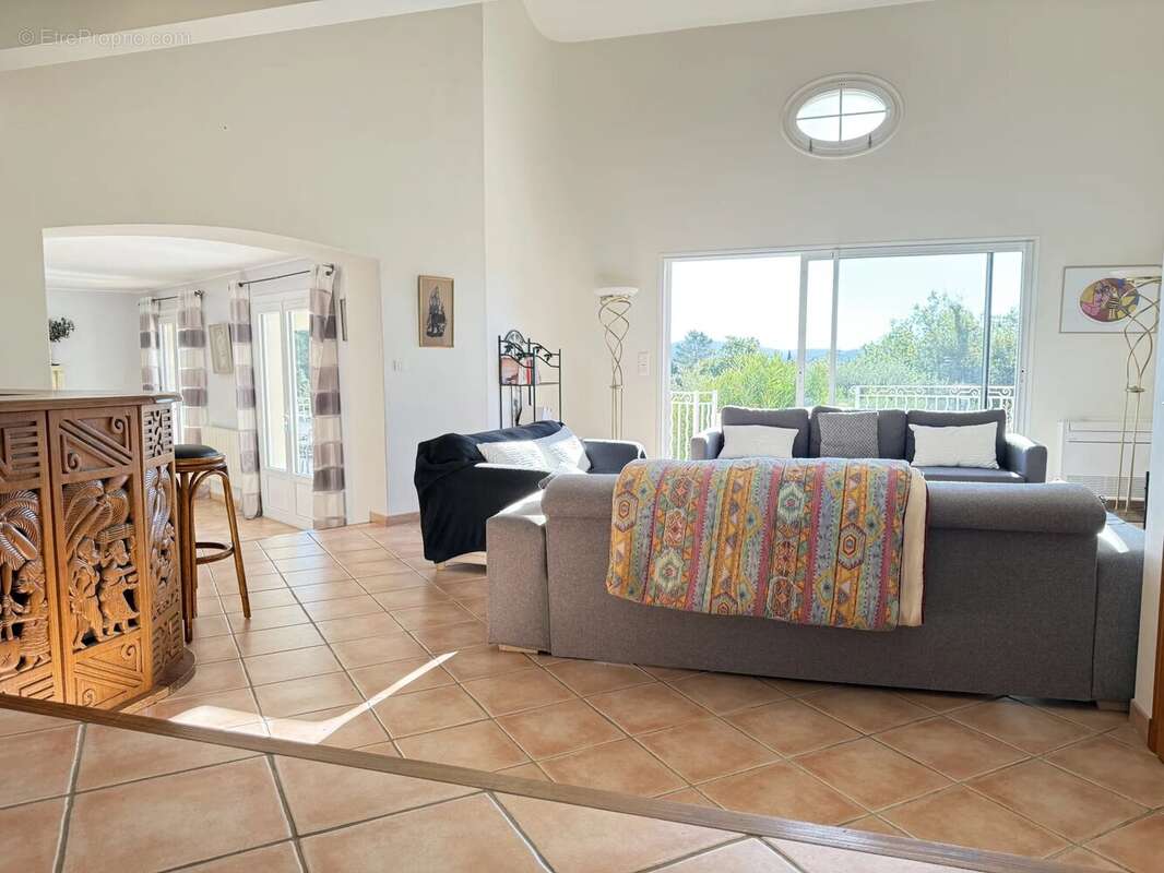 Maison à SAINTE-ANASTASIE-SUR-ISSOLE