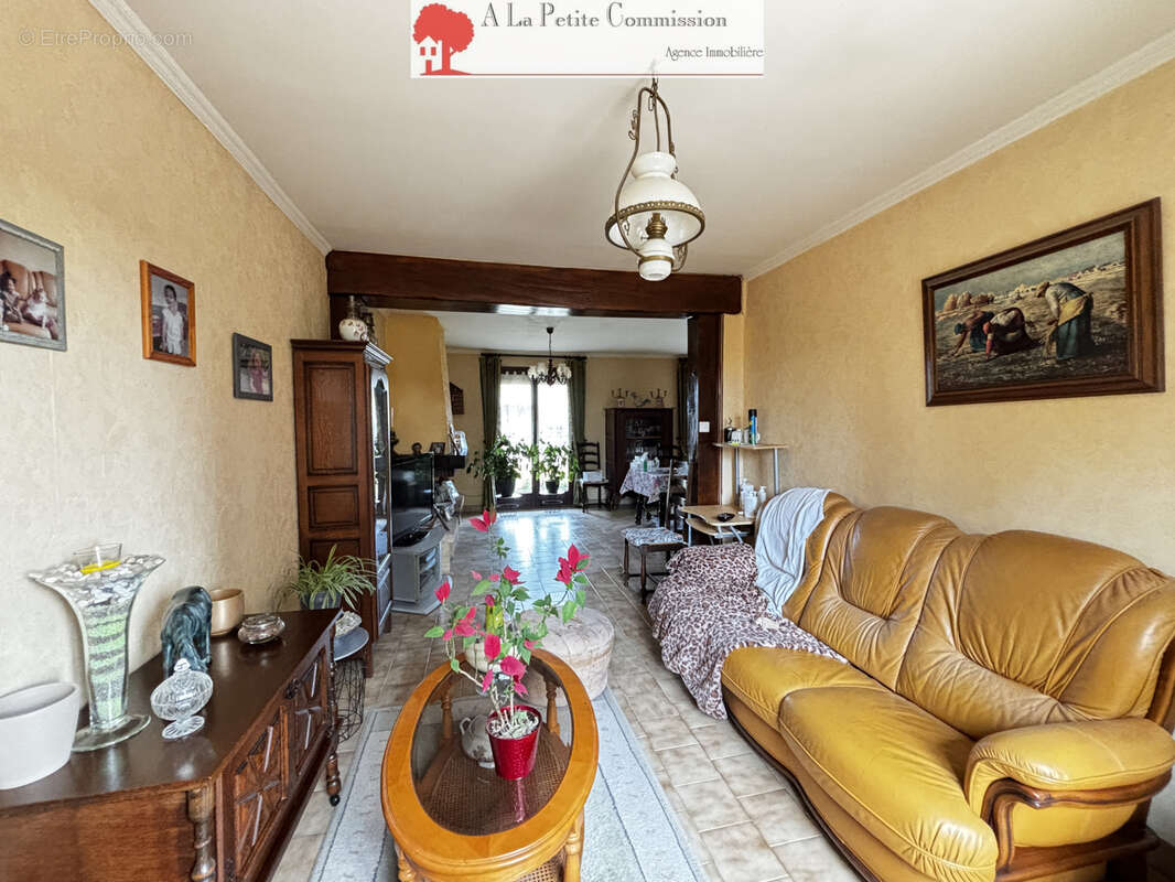À vendre à Luisant   Une maison familiale aux beaux volumes ! - photo 3