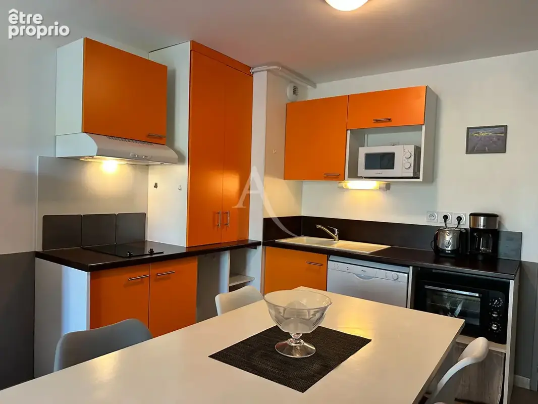 Appartement type 2 de  43.47 m2 deux places de parking terrasse ascenseur piscine au calme greoux les bains - photo 3