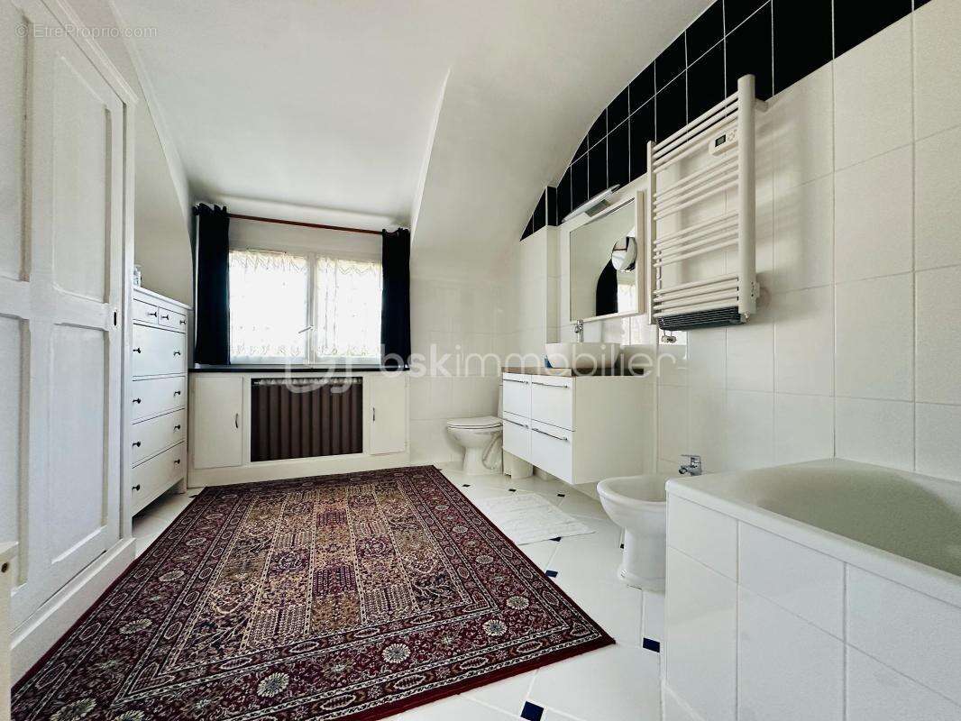Maison en pierre 114 m² - dépendance de 100 m² louée – Revenu locatif - Centre ville - photo 8