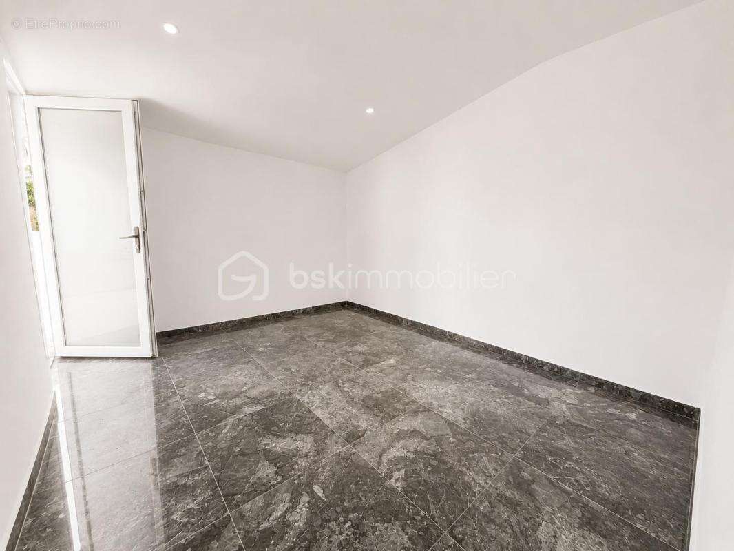 Maison contemporaine de plain-pied avec dépendance – 134 m² – Terrain 685 m² – Saint-Christol-lez-Alès (Montèze) - photo 12