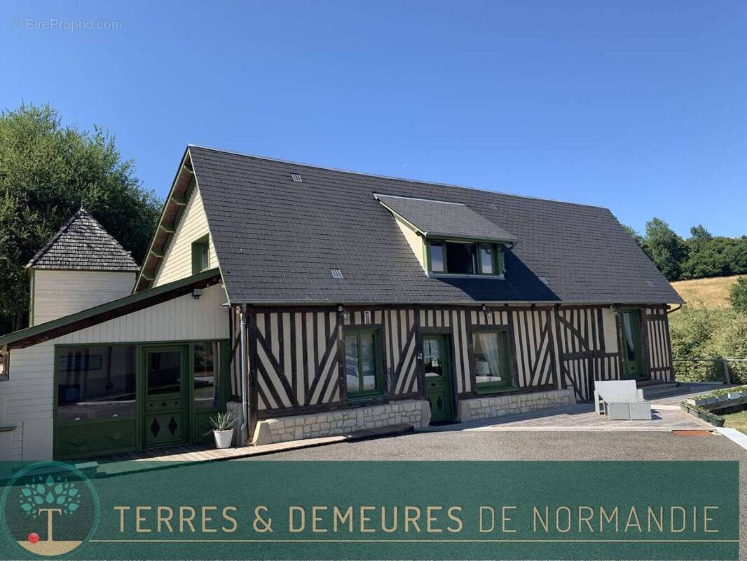 A VENDRE en NORMANDIE région de VIMOUTIERS (61120) un ensemble de bâtiments pour l'accueil d'événements : mariages, anniversaire - photo 1