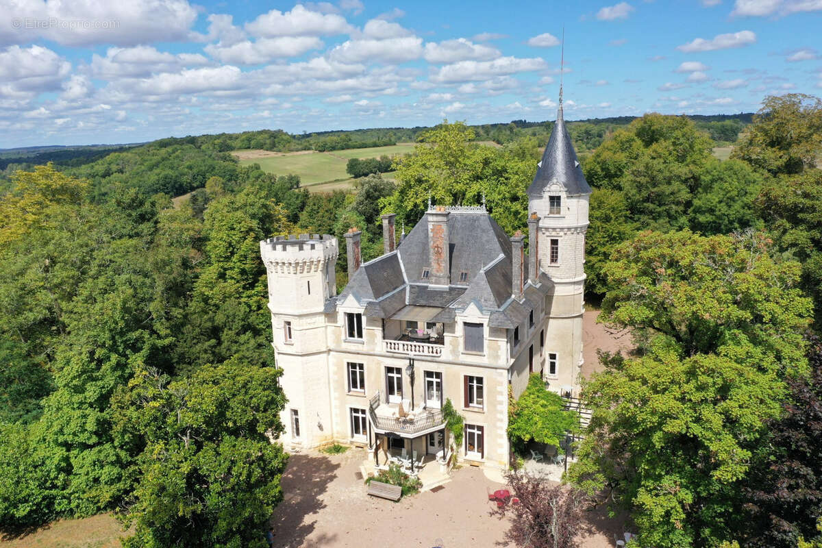 Maison à JAVERLHAC-ET-LA-CHAPELLE-SAINT-ROBERT