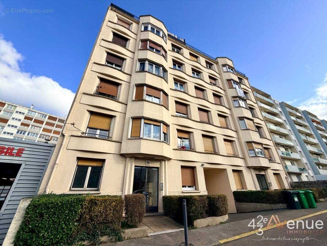 Appartement à SAINT-ETIENNE