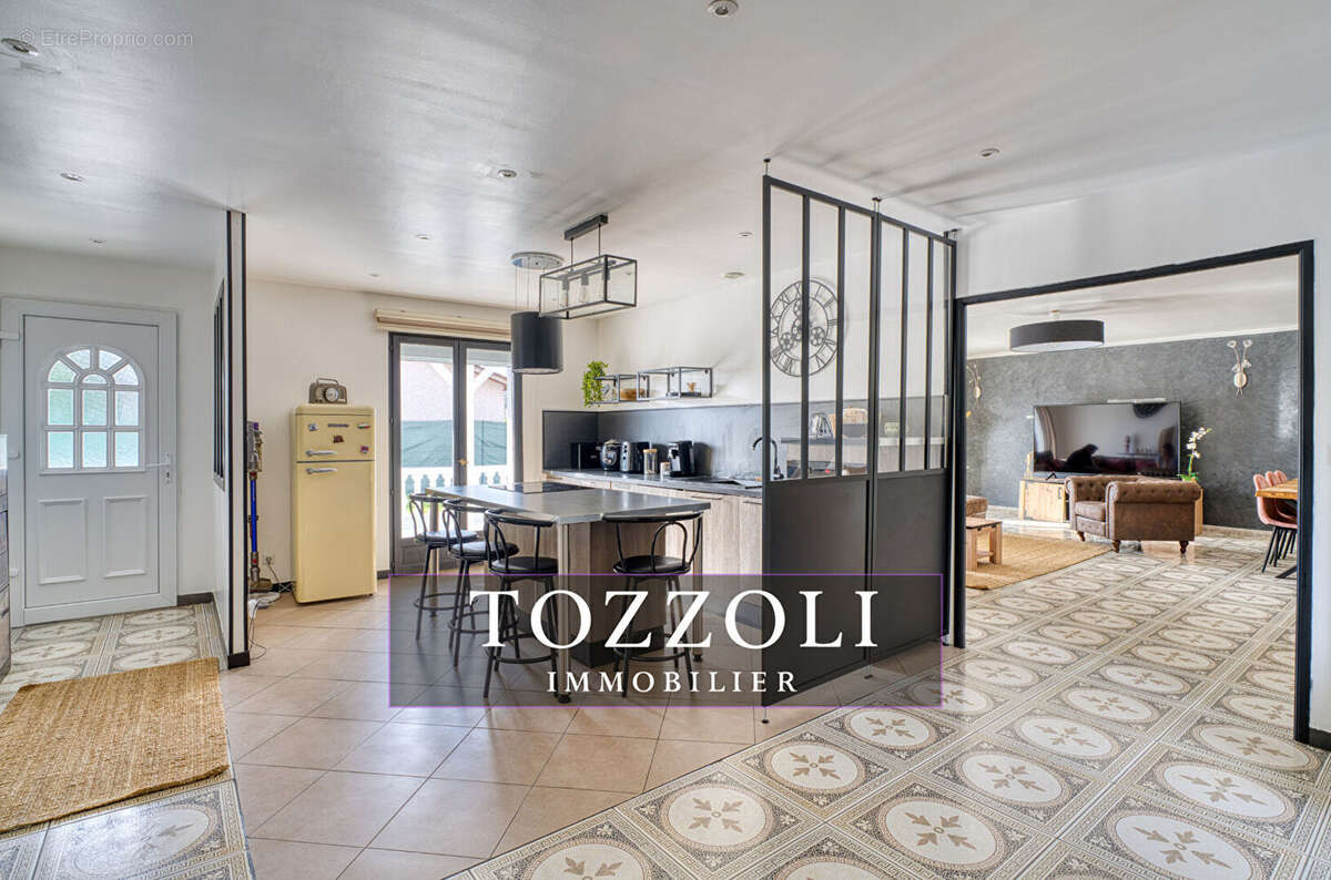 Maison à L'ISLE-D'ABEAU