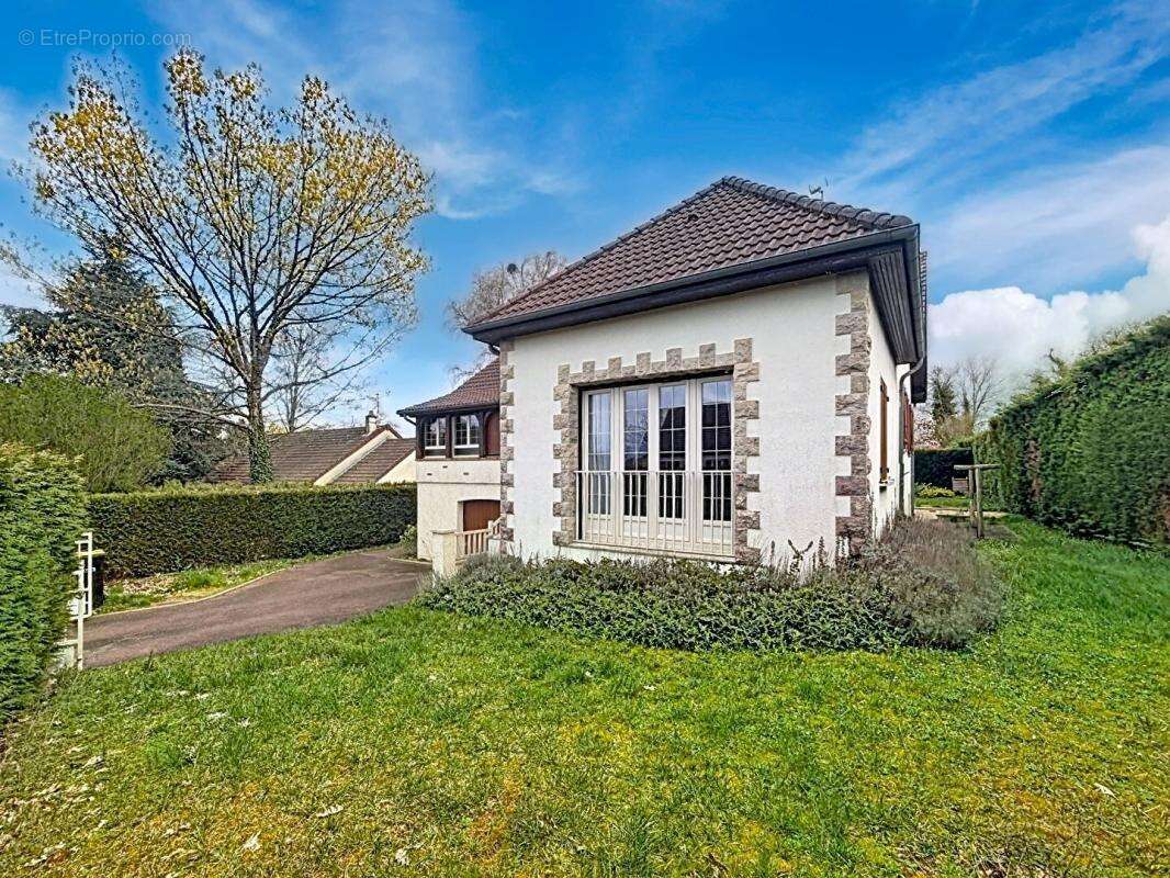 Maison à VARENNES-VAUZELLES
