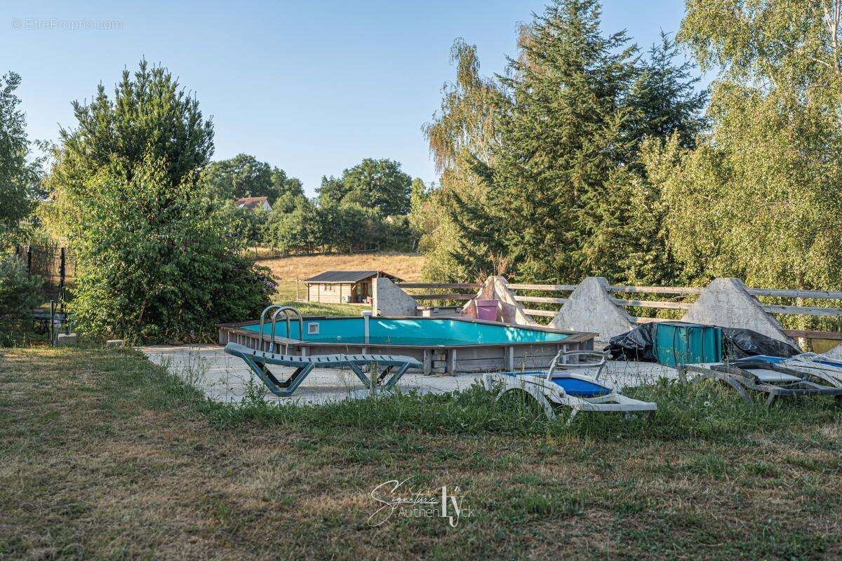 Maison 320 m² à Meilhac  - photo 3