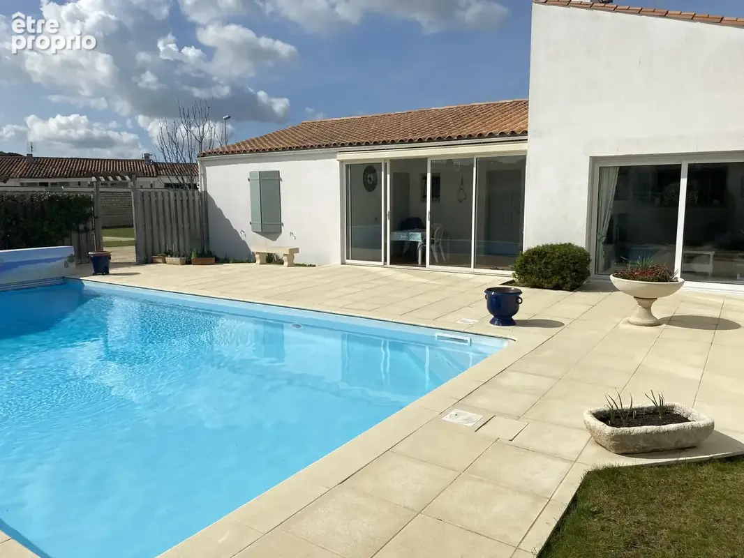 Maison 6 pièces 155 m² à vendre à Le Bois-Plage-En-Re (17580) - photo 1