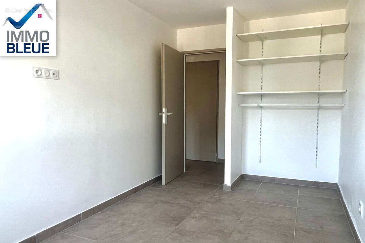 Maison à SAINT-MITRE-LES-REMPARTS